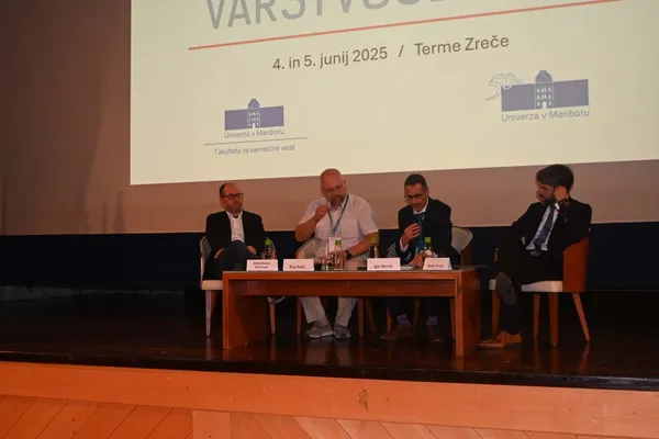 Utrinki s konference