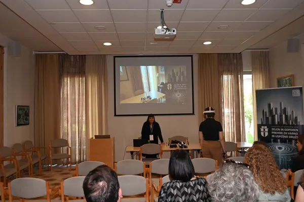 Utrinki s konference