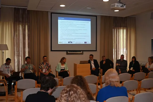Utrinki s konference