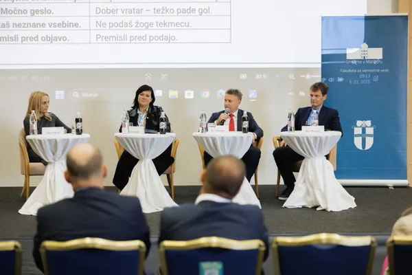 Utrinki s konference